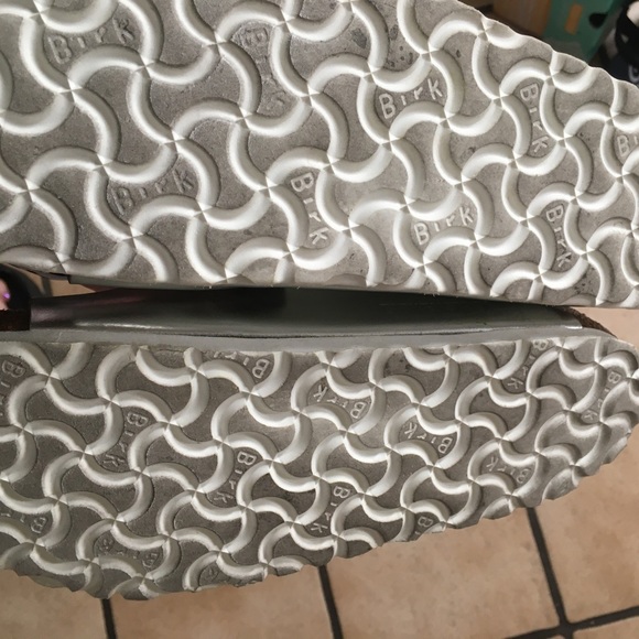 Birkenstock Arizona Silver EUC 37 LOW BALL OFFERS DECLINED $85 IS THE PRICE - Picture 2 of 4